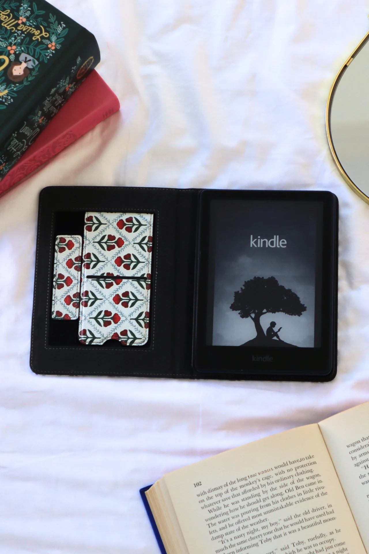 In Full Bloom Kindle Case - Image 3