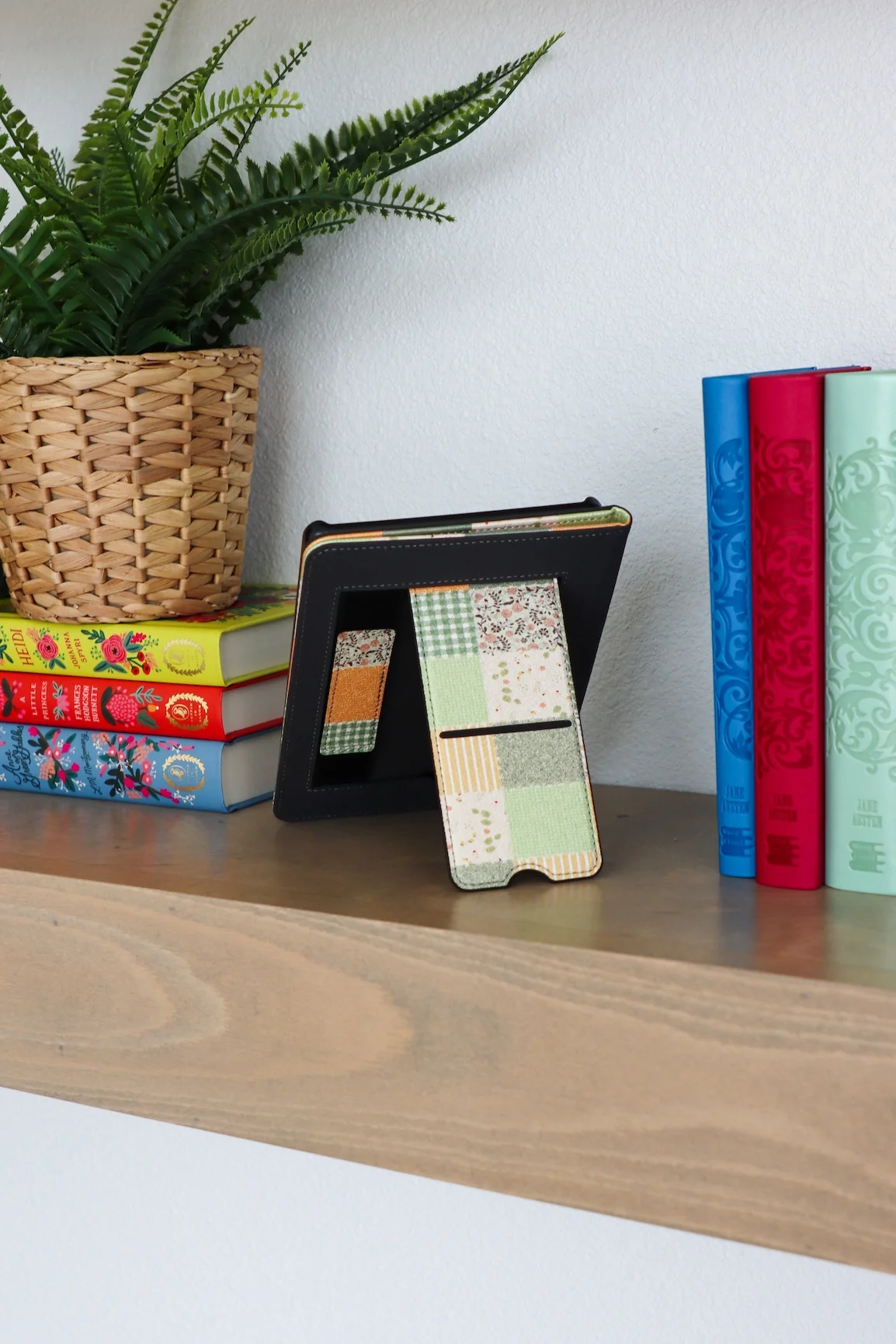 Patchwork Pages Kindle Case - Image 4