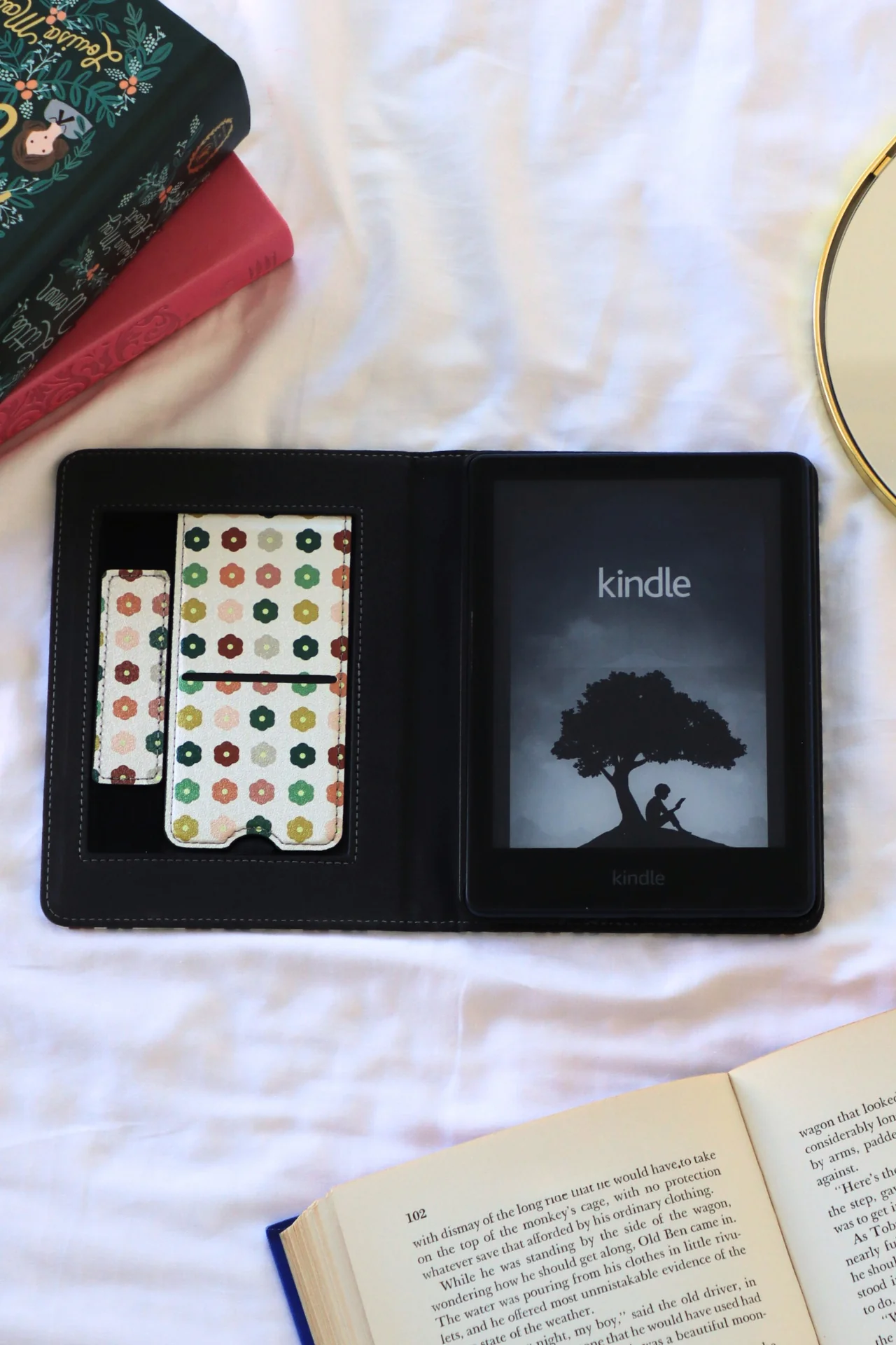 Retro Reads Kindle Case - Image 3