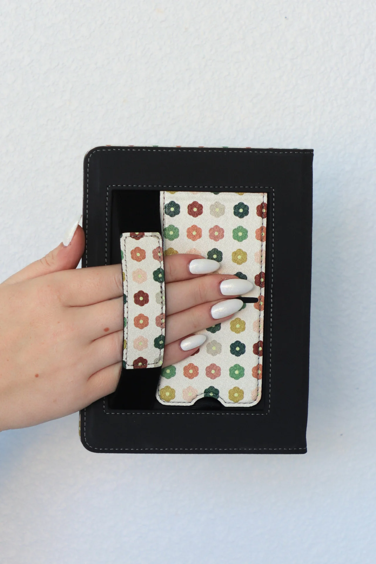 Retro Reads Kindle Case - Image 6